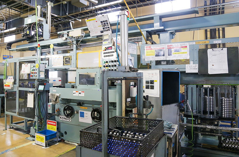 自動円筒研削機