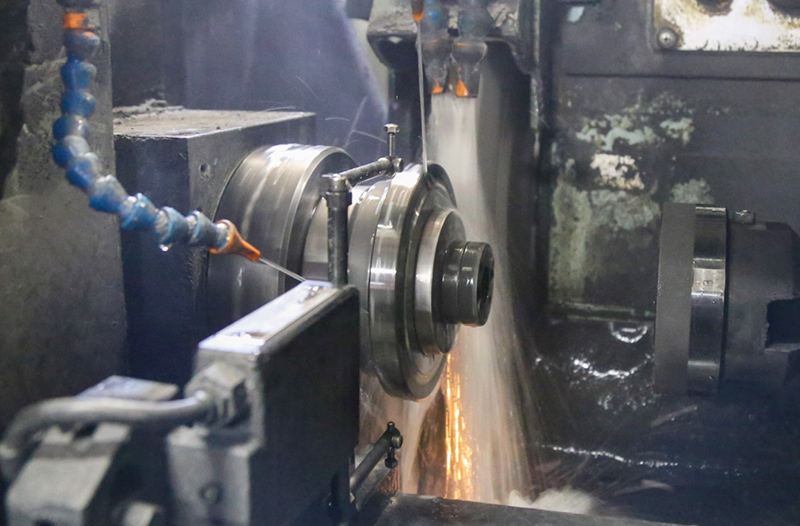 自動円筒研削機